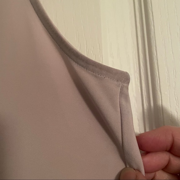 White House Black Market Pink V-Neck Tank w/ 3 Buttons - Size Small - Picture 3 of 8